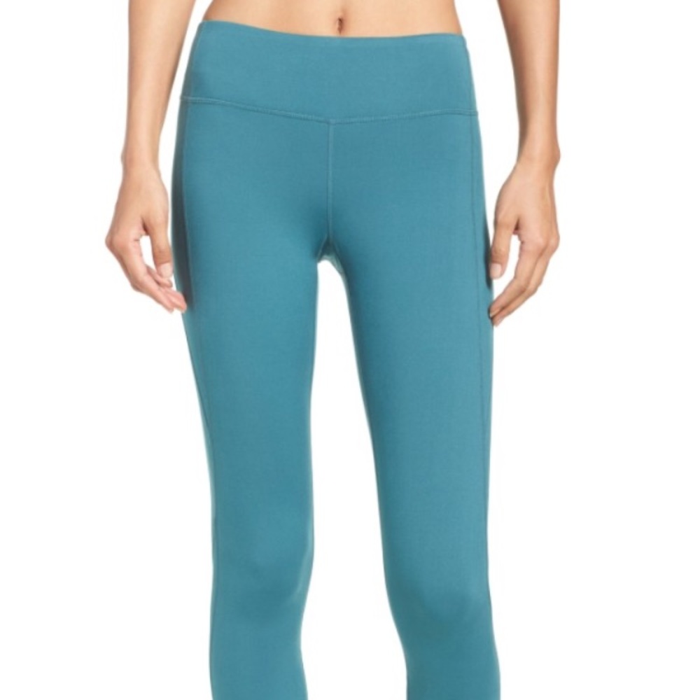 Zella live in keep it cool crop leggings.